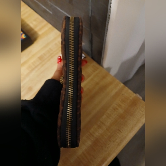 Kurt Geiger NWT Leopard Studded Quilted Suede Long Zip Wallet & Box - Picture 8 of 9